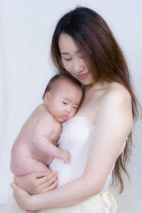 赤ちゃんとお母さんの写真